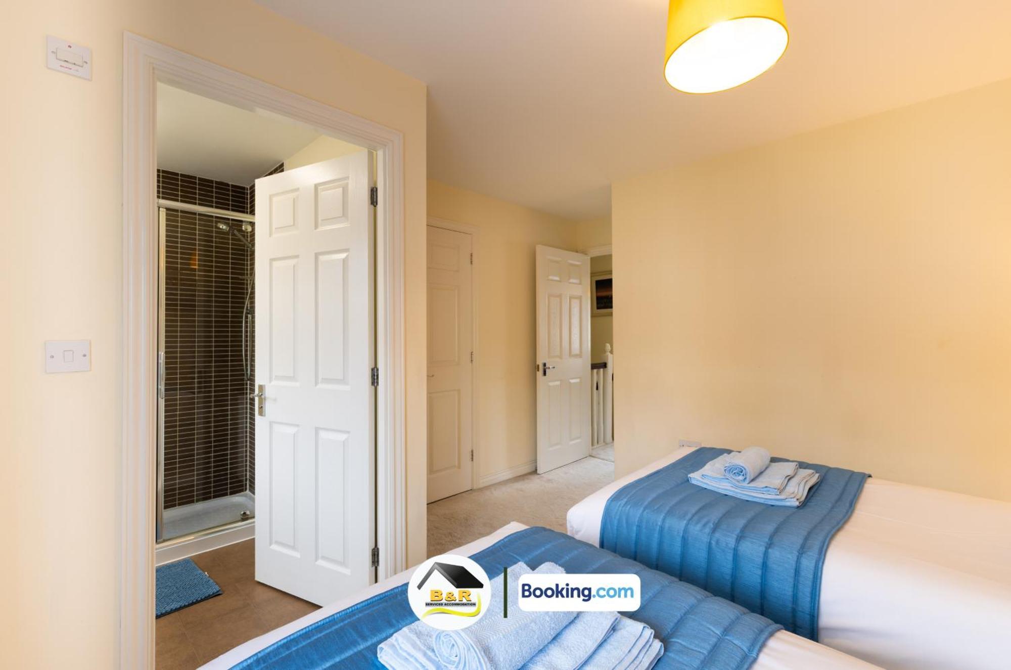 B And R Serviced Accommodation: Spacious 3-Bedroom with High-Speed Wi-Fi Amesbury Exterior photo