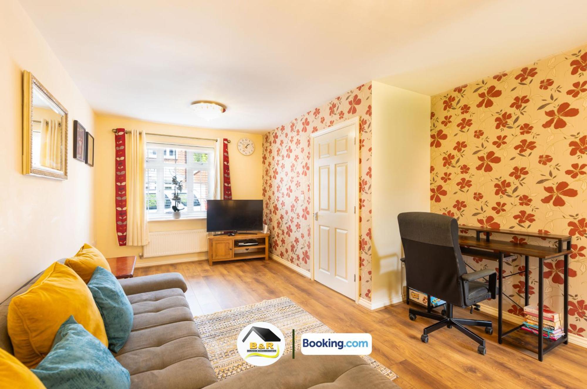 B And R Serviced Accommodation: Spacious 3-Bedroom with High-Speed Wi-Fi Amesbury Exterior photo